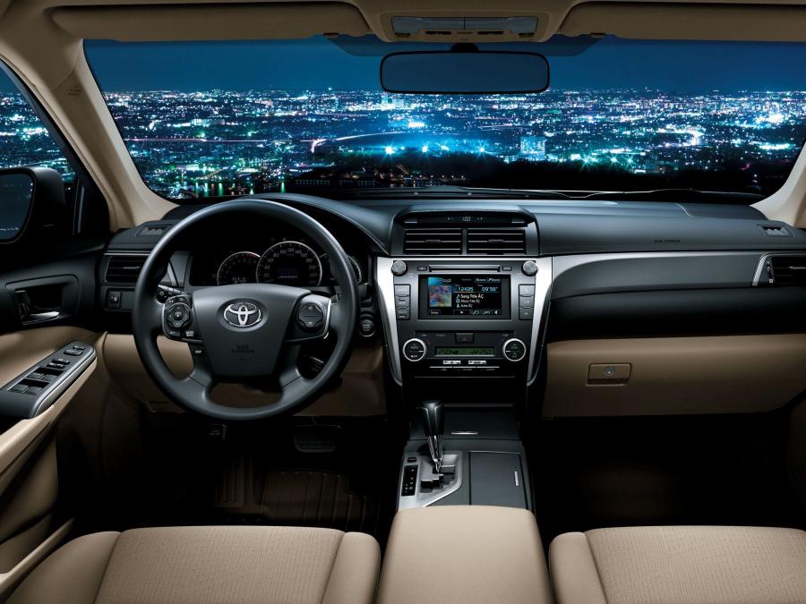  Toyota Aurion Sportivo 2012 года  (UAE) (фото 3 из 4)